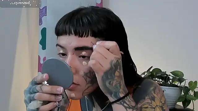 Snapshot of SylveonFox chatting on March 10, 2025, 9:43 am SylveonFox online show from March 10, 2025, 9:43 am