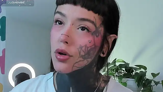 Snapshot of SylveonFox chatting on March 13, 2025, 9:43 am SylveonFox online show from March 13, 2025, 9:43 am