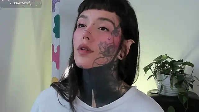 Snapshot of SylveonFox chatting on March 21, 2025, 9:34 am SylveonFox online show from March 21, 2025, 9:34 am