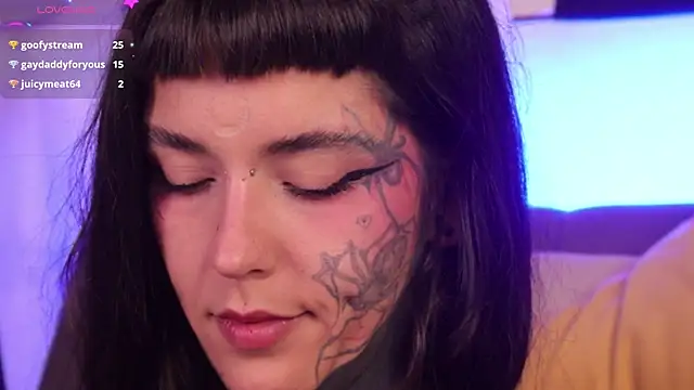 Snapshot of SylveonFox chatting on September 18, 2025, 1:18 am SylveonFox online show from September 18, 2025, 1:18 am