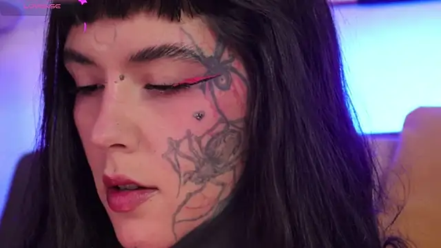 Snapshot of SylveonFox chatting on October 8, 2025, 10:40 pm SylveonFox online show from October 8, 2025, 10:40 pm