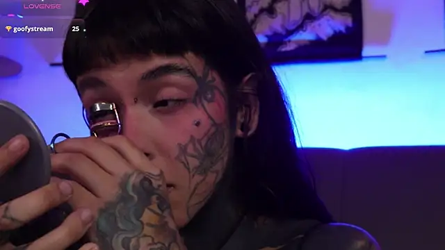 Snapshot of SylveonFox chatting on October 13, 2025, 3:39 am SylveonFox online show from October 13, 2025, 3:39 am