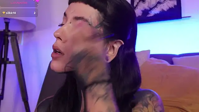 Snapshot of SylveonFox chatting on October 24, 2025, 1:35 am SylveonFox online show from October 24, 2025, 1:35 am