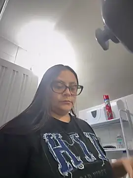 Snapshot of Sol_biglips chatting on December 19, 2024, 12:12 pm Sol biglips online show from December 19, 2024, 12:12 pm