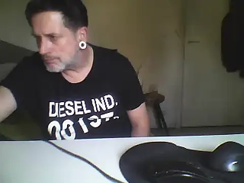 oopsxx online show from February 18, 2025, 11:22 am