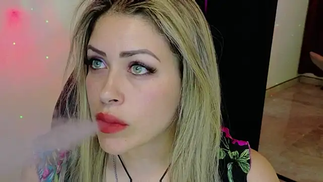 Natalia Montoya online show from November 30, 2025, 5:50 pm