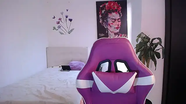 esmeraldaa230 online show from March 3, 2026, 6:58 pm