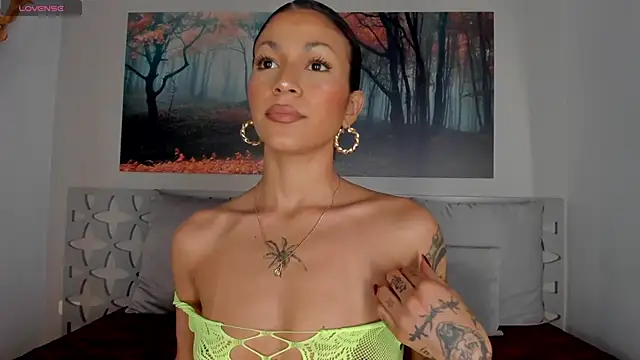 LunaRuso online show from February 24, 2025, 11:19 pm