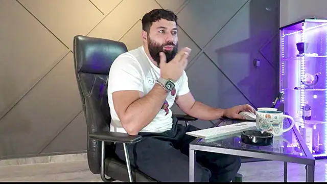 mattmasterss online show from December 9, 2024, 4:47 pm