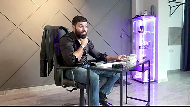 mattmasterss online show from December 15, 2024, 10:50 am