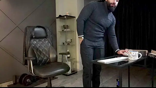 mattmasterss online show from December 27, 2024, 8:28 pm