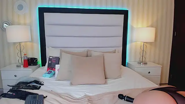 Valeriasaenzz  online show from December 16, 2024, 7:32 pm