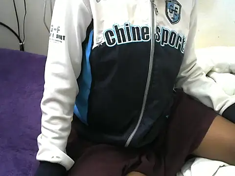 Ma-yolo001 online show from November 11, 2025, 8:58 am