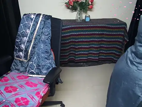 Arushisingh8888 online show from November 18, 2025, 12:53 pm