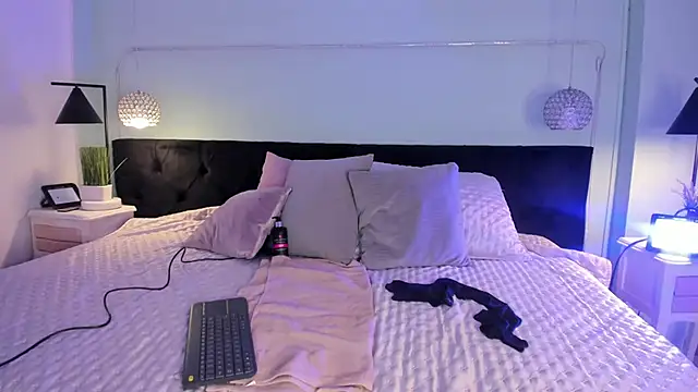 EvaaStevens online show from March 14, 2025, 11:56 am