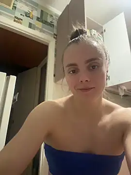 Snapshot of AlisaKissss chatting on May 5, 2026, 7:00 pm AlisaKissss online show from May 5, 2026, 7:00 pm