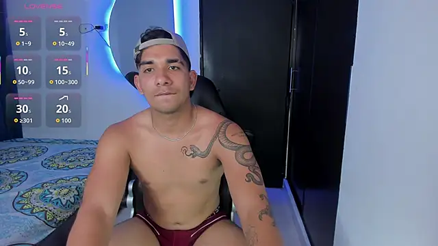 Snapshot of valentino_santoss chatting on November 6, 2025, 10:10 pm valentino santoss online show from November 6, 2025, 10:10 pm