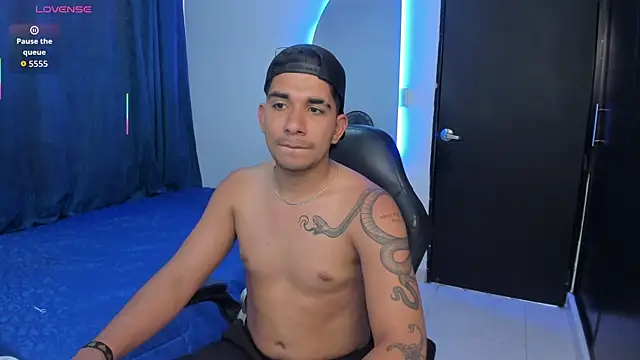 Snapshot of valentino_santoss chatting on November 9, 2025, 7:56 pm valentino santoss online show from November 9, 2025, 7:56 pm