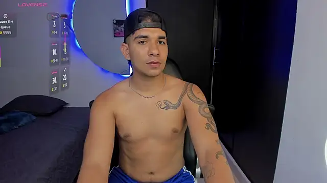 Snapshot of valentino_santoss chatting on November 20, 2025, 7:24 pm valentino santoss online show from November 20, 2025, 7:24 pm