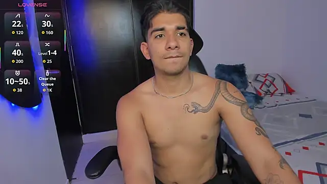 Snapshot of valentino_santoss chatting on December 3, 2025, 7:34 pm valentino santoss online show from December 3, 2025, 7:34 pm