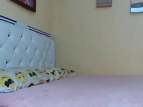 biggestbooty here online show from October 18, 2025, 1:01 pm