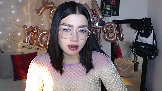 mily thomson b  online show from September 12, 2025, 8:31 pm