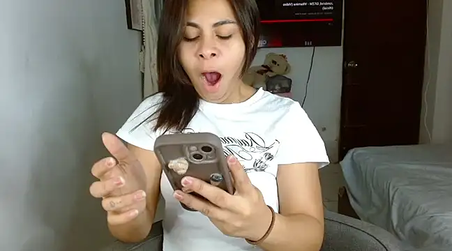 violet leo online show from March 4, 2025, 10:27 pm