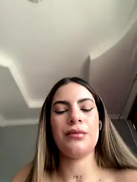 Snapshot of emiss_ chatting on September 24, 2025, 3:37 pm emiss online show from September 24, 2025, 3:37 pm