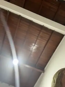 Snapshot of emiss_ chatting on December 15, 2025, 8:35 pm emiss online show from December 15, 2025, 8:35 pm