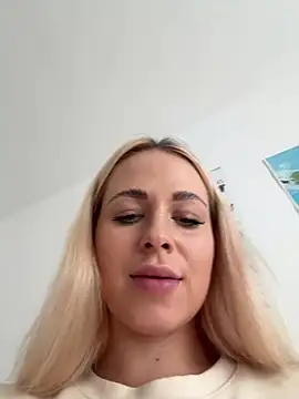 streetdoll online show from February 9, 2025, 3:34 pm