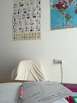 streetdoll online show from February 21, 2025, 10:07 am