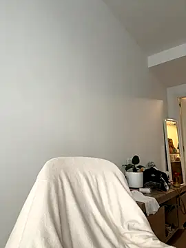 streetdoll online show from September 21, 2025, 7:43 am