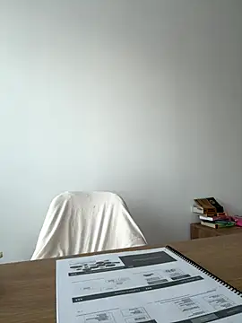 streetdoll online show from October 2, 2025, 6:53 am