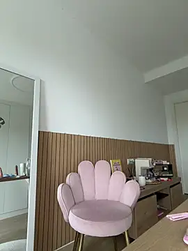 streetdoll online show from April 19, 2026, 6:35 am