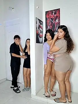 royalgirls x online show from February 3, 2026, 1:15 am