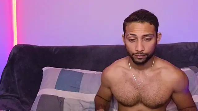 catalina y tylerjhons online show from January 24, 2025, 10:11 am