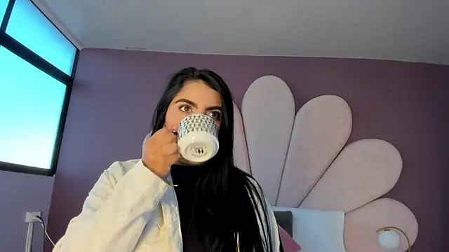 PaulinaDuarte online show from January 23, 2025, 1:02 pm