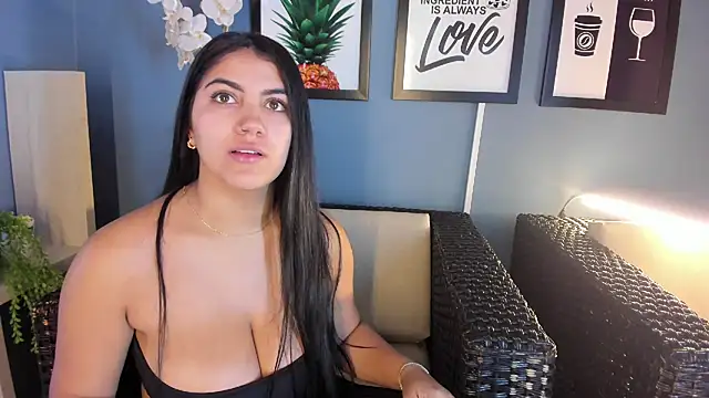 PaulinaDuarte online show from October 7, 2025, 12:02 pm