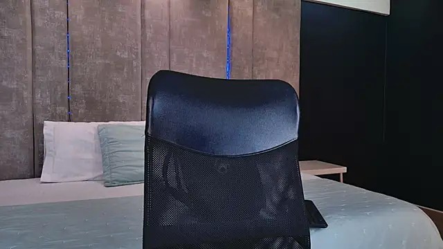 PaulinaDuarte online show from November 6, 2025, 12:06 pm