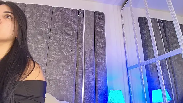 PaulinaDuarte online show from February 26, 2026, 12:04 pm