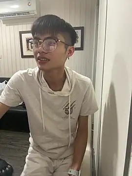 mumuowl online show from September 25, 2025, 5:16 pm