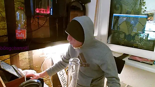 Snapshot of BongChannel chatting on January 2, 2025, 8:49 am BongChannel online show from January 2, 2025, 8:49 am