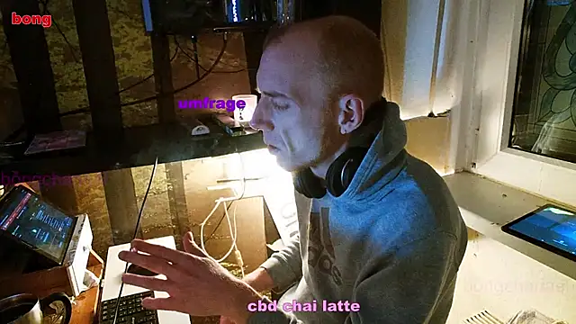 Snapshot of BongChannel chatting on January 3, 2025, 12:11 am BongChannel online show from January 3, 2025, 12:11 am