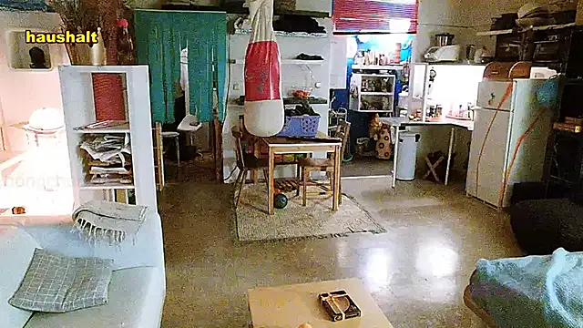 Snapshot of BongChannel chatting on January 11, 2025, 9:04 pm BongChannel online show from January 11, 2025, 9:04 pm