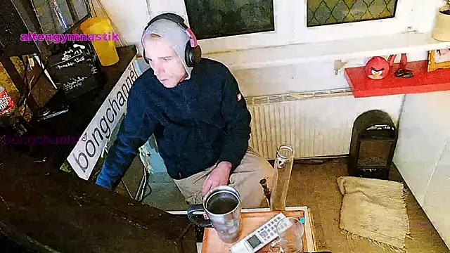 Snapshot of BongChannel chatting on February 3, 2025, 8:24 pm BongChannel online show from February 3, 2025, 8:24 pm