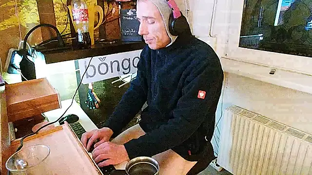 Snapshot of BongChannel chatting on February 3, 2025, 11:26 pm BongChannel online show from February 3, 2025, 11:26 pm