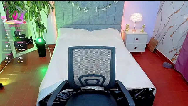 Lana stone  online show from February 19, 2026, 3:24 am