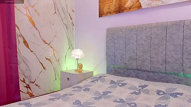 Lana stone  online show from April 18, 2026, 4:05 am