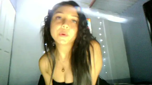 Snapshot of linzeysmith4 chatting on March 14, 2026, 2:50 am linzeysmith4 online show from March 14, 2026, 2:50 am