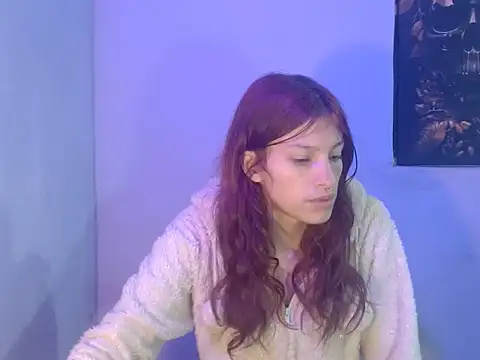 Snapshot of Emma-Wilson chatting on July 14, 2026, 2:05 am Emma-Wilson online show from July 14, 2026, 2:05 am